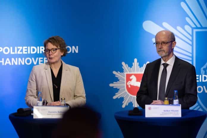 Niedersachsens Innenministerin Daniela Behrens und Polizeipräsident Volker Kluwe